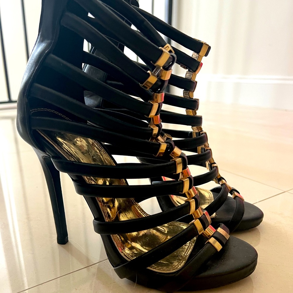 *BRAND NEW* Never Worn LILIANA Black Leather Strappy Ankle Boots w/ Gold Details